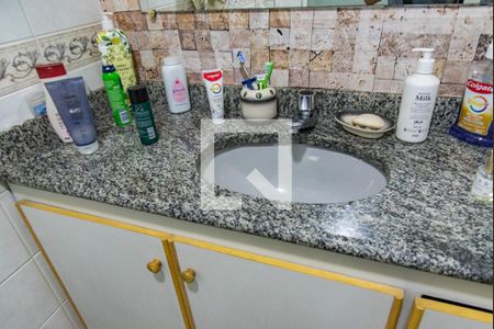 Apartamento à venda com 75m², 2 quartos e 1 vaga Apartamento à venda com 75m², 2 quartos e 1 vagaBanheiro da suíte