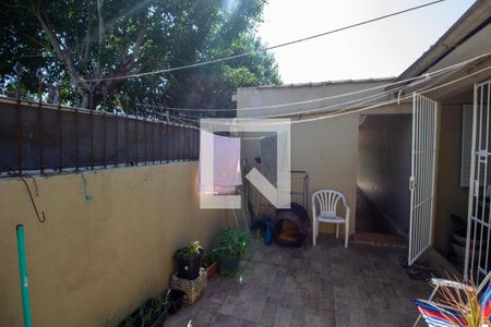 Casa à venda com 100m², 2 quartos e 2 vagasQuintal