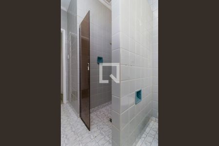 Casa à venda com 250m², 5 quartos e 2 vagas Casa à venda com 250m², 5 quartos e 2 vagasBanheiro