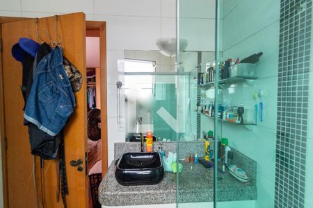 Casa à venda com 330m², 2 quartos e 5 vagasBanheiro da Suíte 1