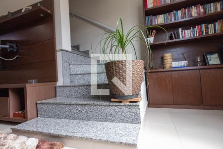 Escada de casa à venda com 2 quartos, 330m² em Penha de França, São Paulo