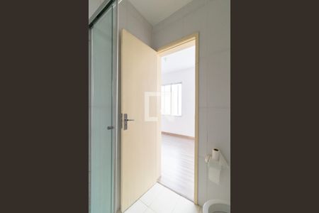 Banheiro de apartamento à venda com 1 quarto, 26m² em Rio Branco, Porto Alegre