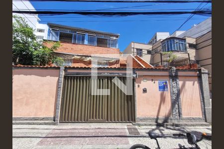 Casa à venda com 172m², 4 quartos e 1 vagaFachada