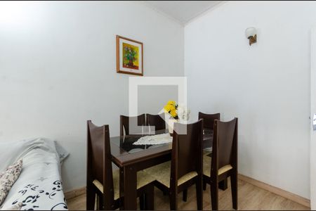 Casa à venda com 95m², 3 quartos e 2 vagasSala