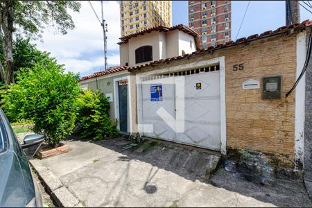 Casa à venda com 227m², 4 quartos e 2 vagasEntrada