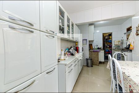 Casa à venda com 227m², 4 quartos e 2 vagasCozinha 