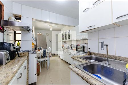 Casa à venda com 227m², 4 quartos e 2 vagasCozinha 