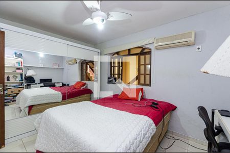 Casa à venda com 227m², 4 quartos e 2 vagasQuarto 4 