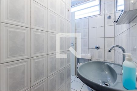 Banheiro de kitnet/studio para alugar com 1 quarto, 25m² em José Menino, Santos