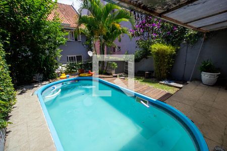 Casa à venda com 330m², 3 quartos e 2 vagas Casa à venda com 330m², 3 quartos e 2 vagasPiscina