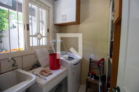 Casa à venda com 330m², 3 quartos e 2 vagas Casa à venda com 330m², 3 quartos e 2 vagasLavanderia