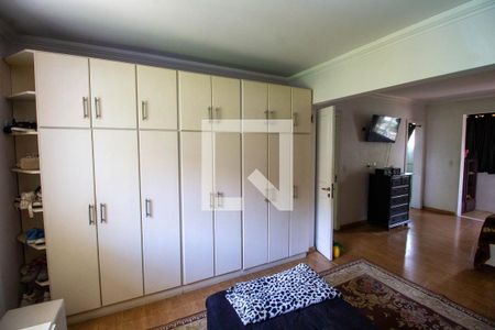 Casa à venda com 330m², 3 quartos e 2 vagas Casa à venda com 330m², 3 quartos e 2 vagasCloset da suíte