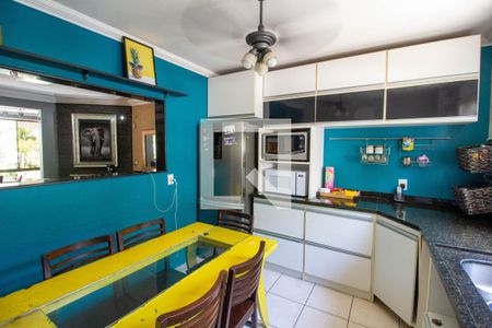 Casa à venda com 330m², 3 quartos e 2 vagas Casa à venda com 330m², 3 quartos e 2 vagasCozinha