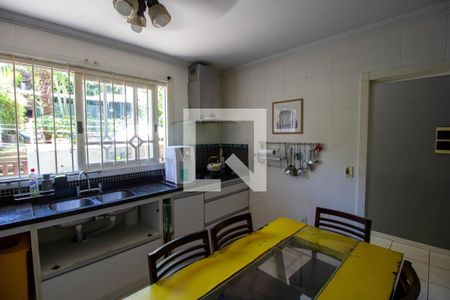 Casa à venda com 330m², 3 quartos e 2 vagas Casa à venda com 330m², 3 quartos e 2 vagasCozinha