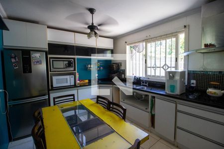 Casa à venda com 330m², 3 quartos e 2 vagas Casa à venda com 330m², 3 quartos e 2 vagasCozinha