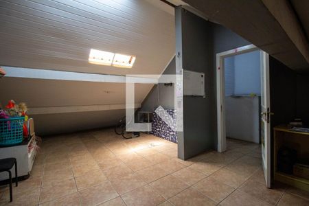 Casa à venda com 330m², 3 quartos e 2 vagas Casa à venda com 330m², 3 quartos e 2 vagasSótão