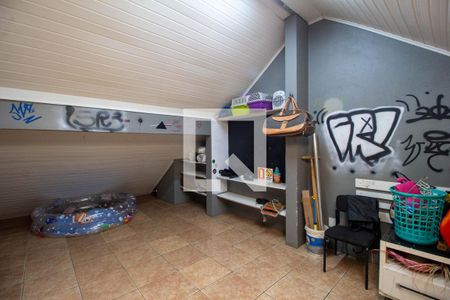 Casa à venda com 330m², 3 quartos e 2 vagas Casa à venda com 330m², 3 quartos e 2 vagasSótão