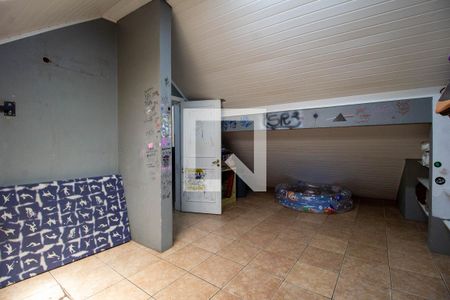 Casa à venda com 330m², 3 quartos e 2 vagas Casa à venda com 330m², 3 quartos e 2 vagasSótão