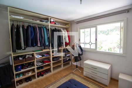 Casa à venda com 330m², 3 quartos e 2 vagas Casa à venda com 330m², 3 quartos e 2 vagasCloset da suíte