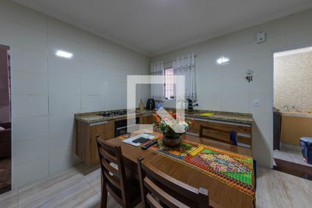 Casa à venda com 200m², 4 quartos e 2 vagas Casa à venda com 200m², 4 quartos e 2 vagasCozinha