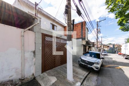 Casa à venda com 200m², 4 quartos e 2 vagas Casa à venda com 200m², 4 quartos e 2 vagasFachada
