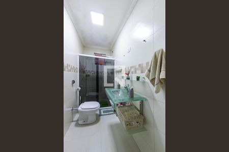 Casa à venda com 200m², 4 quartos e 2 vagas Casa à venda com 200m², 4 quartos e 2 vagasBanheiro