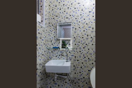 Casa à venda com 200m², 4 quartos e 2 vagas Casa à venda com 200m², 4 quartos e 2 vagasBanheiro de Serviço