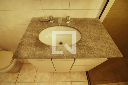 Casa à venda com 200m², 4 quartos e 2 vagasBanheiro de serviço