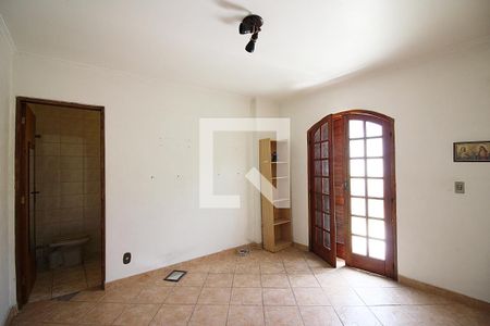 Casa à venda com 200m², 4 quartos e 2 vagasQuarto de Serviço