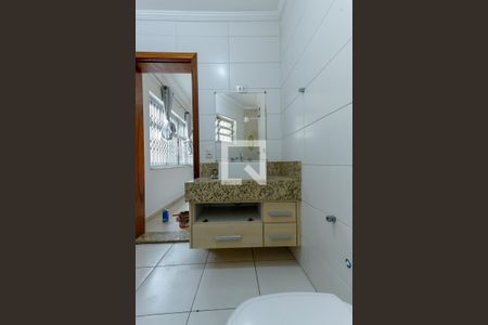 Banheiro Térreo de casa para alugar com 4 quartos, 180m² em Jardim Guanca, São Paulo