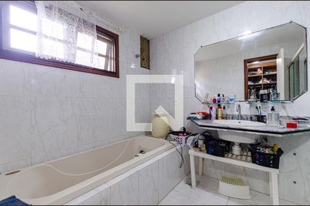 Casa de condomínio para alugar com 470m², 5 quartos e 4 vagasBanheiro da Suíte 2