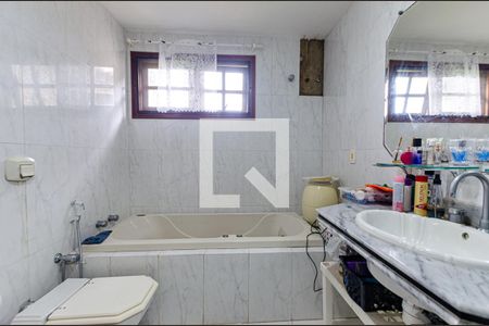 Casa de condomínio para alugar com 470m², 5 quartos e 4 vagasBanheiro da Suíte 2