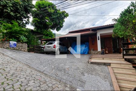 Casa de condomínio para alugar com 470m², 5 quartos e 4 vagasFachada