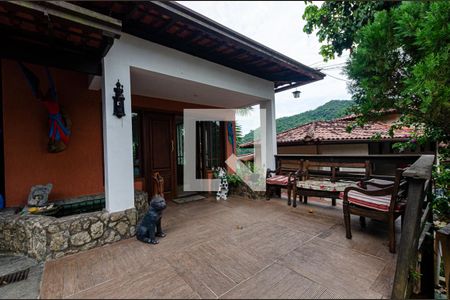 Casa de condomínio para alugar com 470m², 5 quartos e 4 vagasFachada