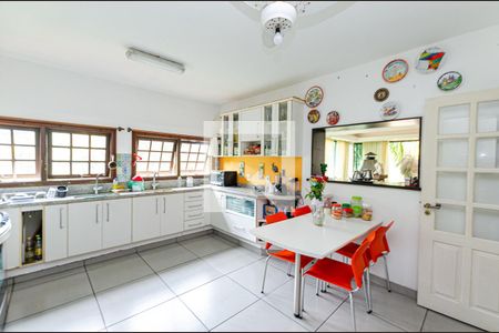 Casa de condomínio para alugar com 470m², 5 quartos e 4 vagasCozinha