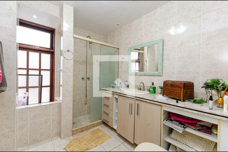 Casa de condomínio para alugar com 470m², 5 quartos e 4 vagasBanheiro da Suíte 2