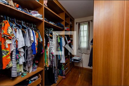 Casa de condomínio para alugar com 470m², 5 quartos e 4 vagasCloset