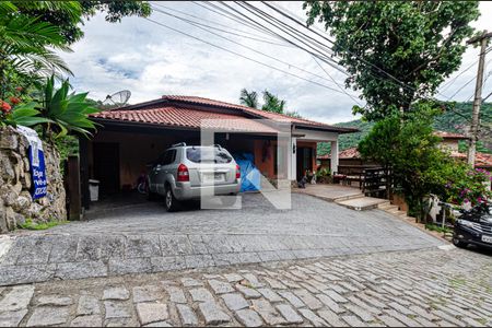 Casa de condomínio para alugar com 470m², 5 quartos e 4 vagasFachada