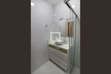Casa de condomínio para alugar com 110m², 3 quartos e 3 vagasBanheiro