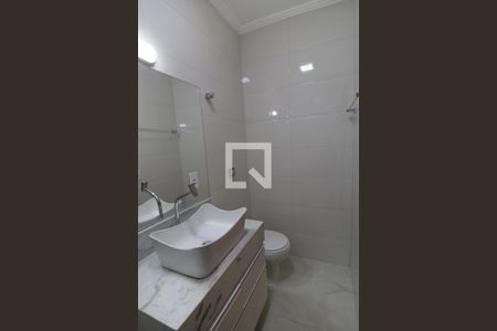 Casa de condomínio para alugar com 110m², 3 quartos e 3 vagasBanheiro da Suíte