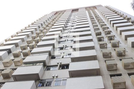 Apartamento para alugar com 66m², 2 quartos e 1 vaga Apartamento para alugar com 66m², 2 quartos e 1 vagaFachada