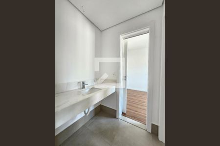 Apartamento à venda com 141m², 4 quartos e 4 vagas Apartamento à venda com 141m², 4 quartos e 4 vagasBanheiro semi Suíte