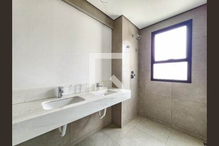 Apartamento à venda com 141m², 4 quartos e 4 vagas Apartamento à venda com 141m², 4 quartos e 4 vagasBanheiro da Suíte 1