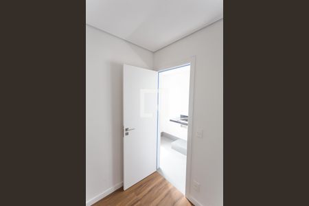 Apartamento à venda com 141m², 3 quartos e 4 vagas Apartamento à venda com 141m², 3 quartos e 4 vagasQuarto de Serviço