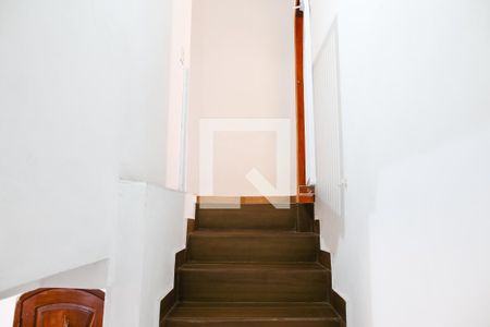 Escada de casa à venda com 4 quartos, 180m² em Barcelona, Santo André