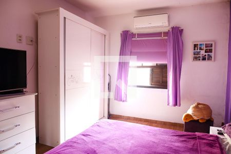 Casa à venda com 180m², 4 quartos e 4 vagas Casa à venda com 180m², 4 quartos e 4 vagasQuarto