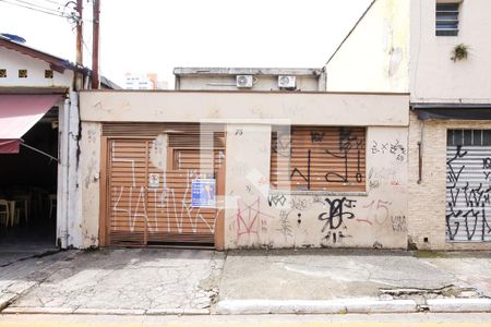 Casa à venda com 180m², 4 quartos e 4 vagas Casa à venda com 180m², 4 quartos e 4 vagasFachada