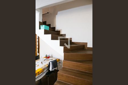 Escada de casa à venda com 4 quartos, 180m² em Barcelona, Santo André