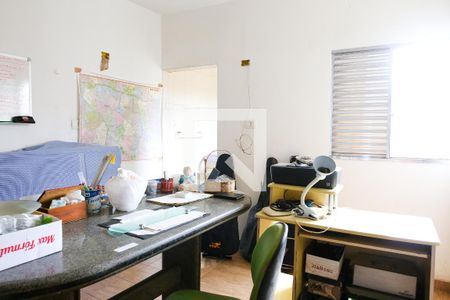 Casa à venda com 180m², 4 quartos e 4 vagas Casa à venda com 180m², 4 quartos e 4 vagasQuarto 4