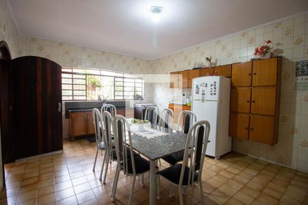 Casa à venda com 172m², 3 quartos e 2 vagasCozinha